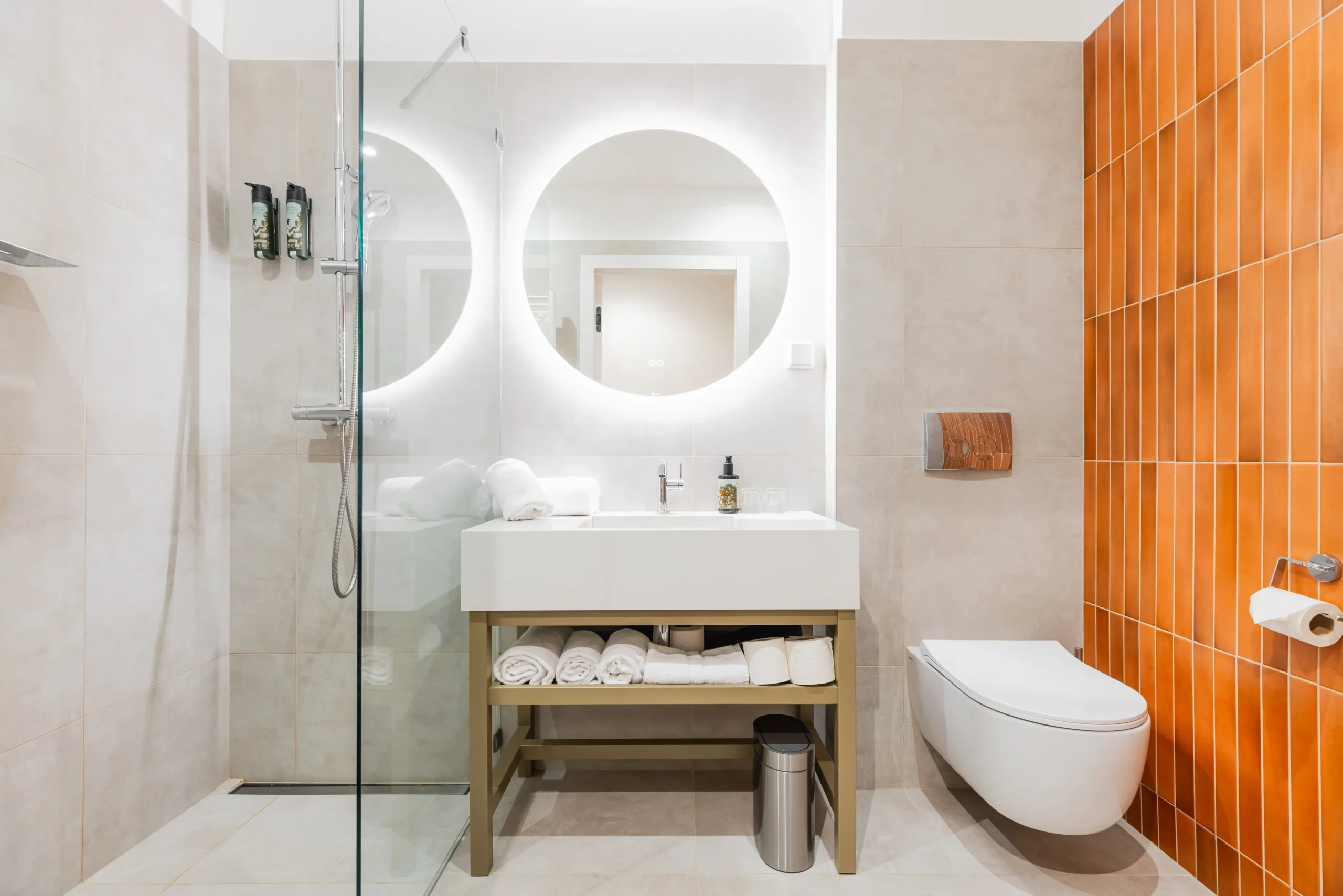 Fortyplusone hotel in Vienna double room shower