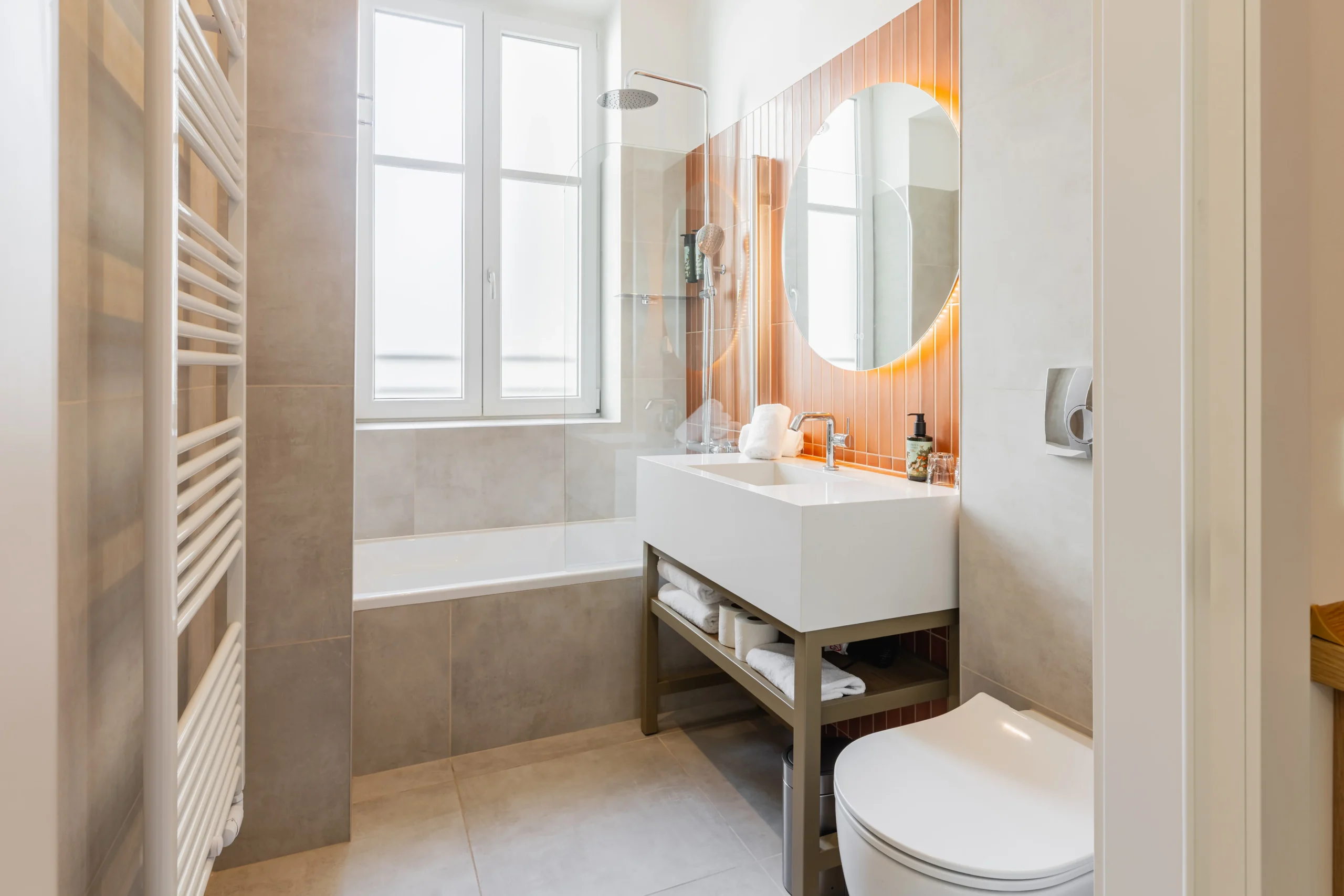 Vienna fortyplusone new hotel family room bathtub