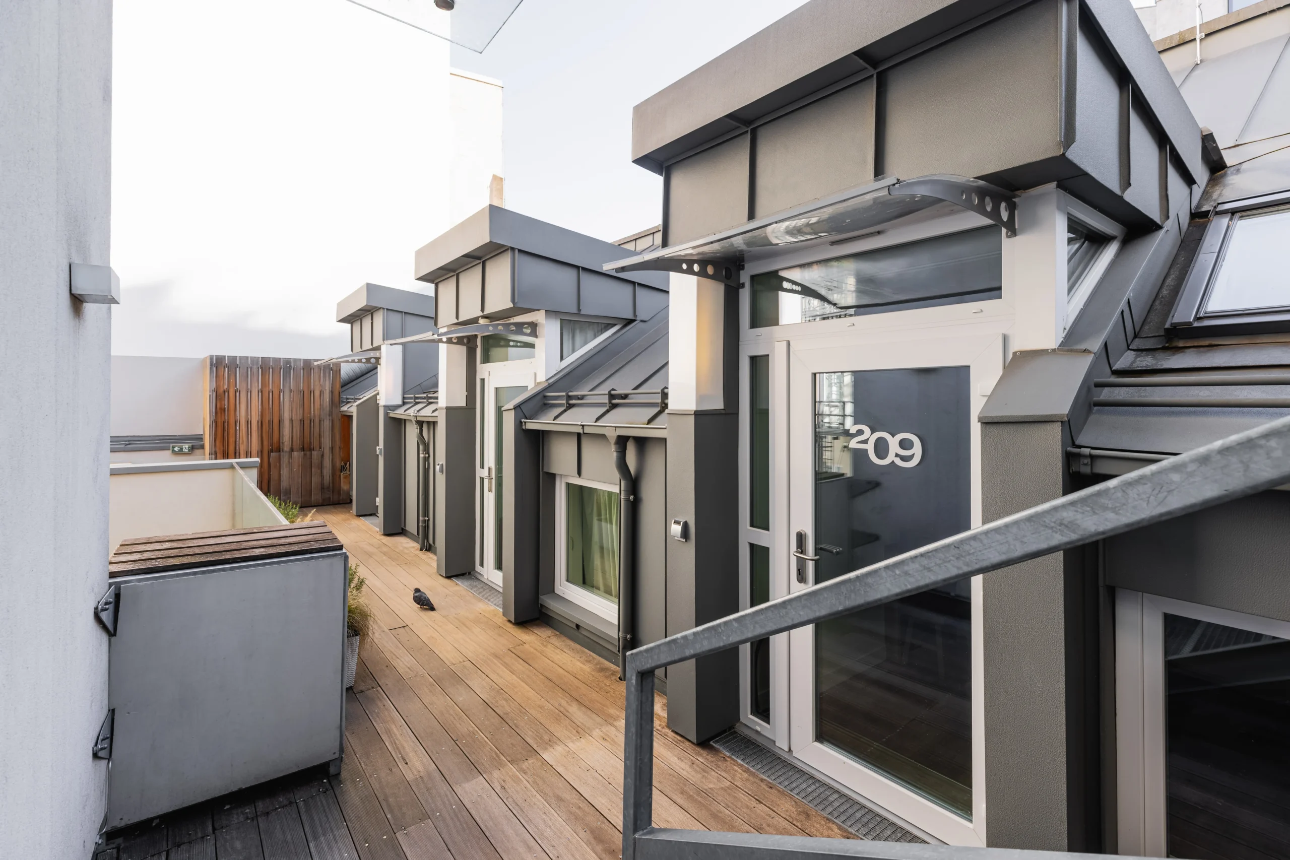 fortyplusone-hotel-vienna-sunny-double-room-shared-terrace