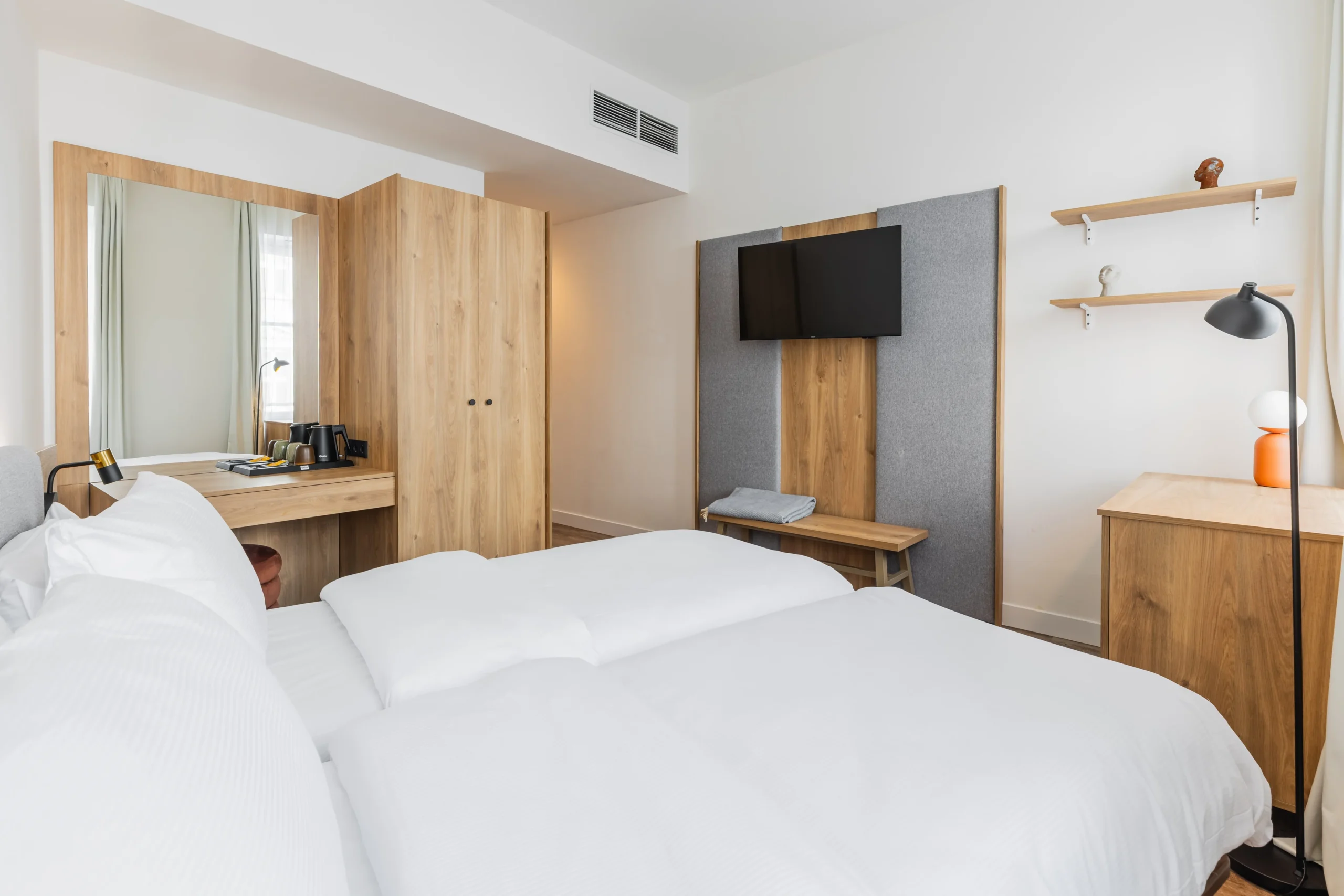 Fortyplusone hotel in Vienna spacious room for two adults